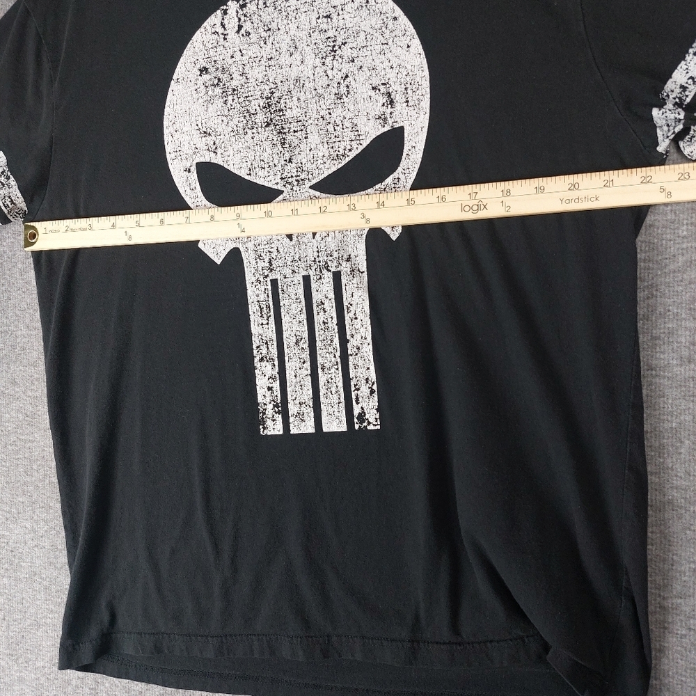 MARVEL MENS BLACK WHITE PUNISHER SHORT SLEEVE CREW NECK TSHIRT SIZE XL - Picture 2 of 5